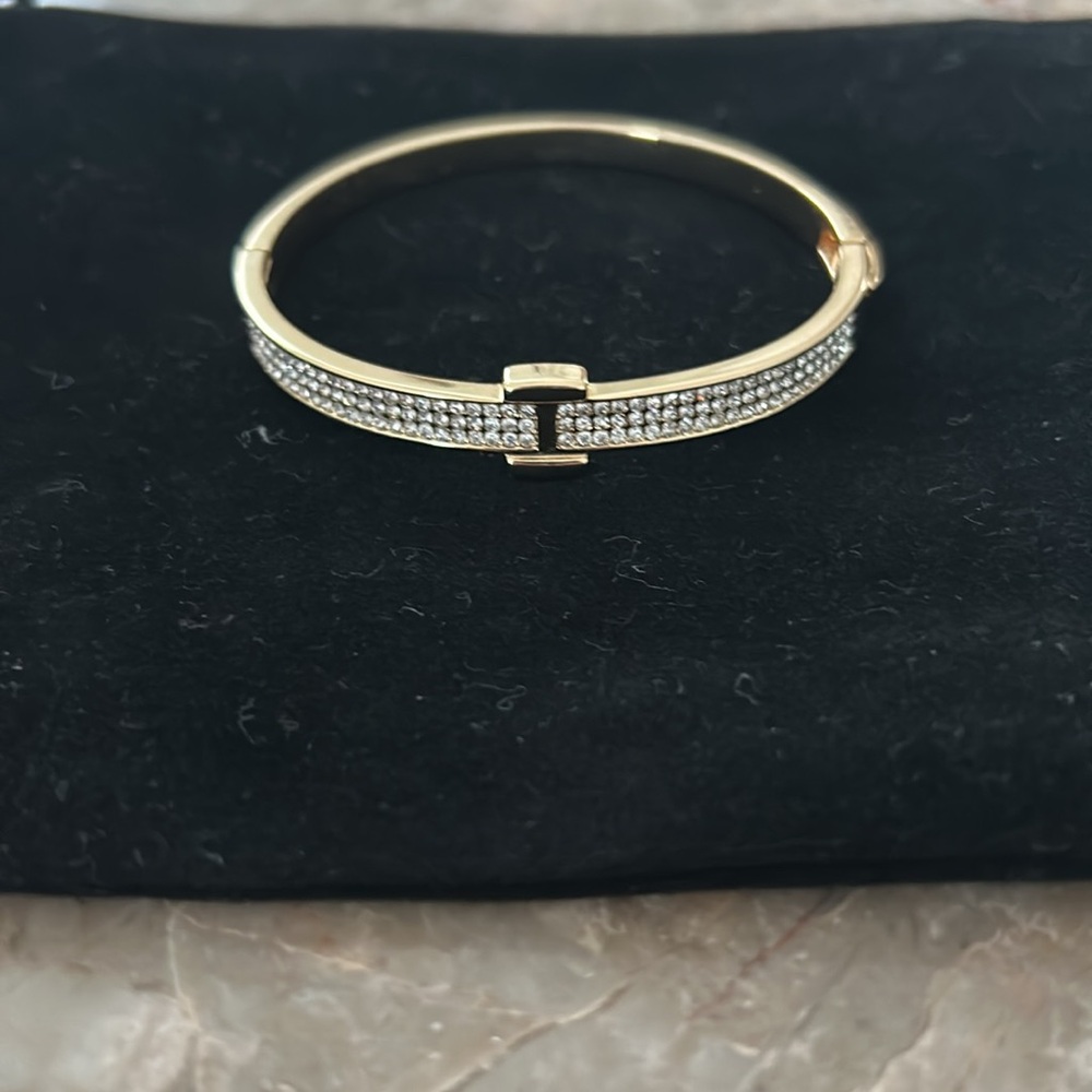 Brand new never worn costume jewelry bracelet - Picture 4 of 6